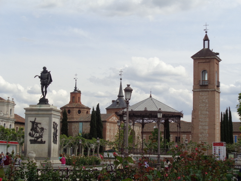 Spain travel guide community of Madrid-Alcalá de Henares statue of Cervantes